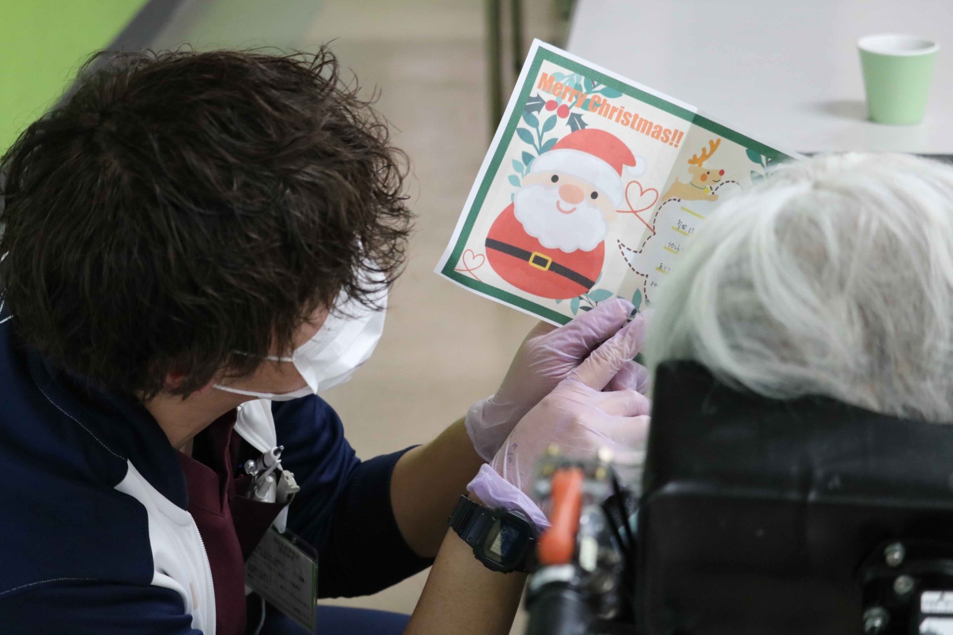 12月24日25日に各病棟でクリスマス会を開催しました。