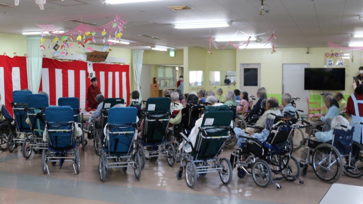 落語鑑賞会を開催しました。