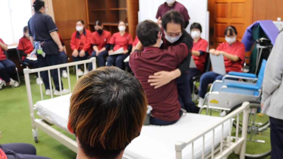 看護補助者向け実技講習会を開催しました。